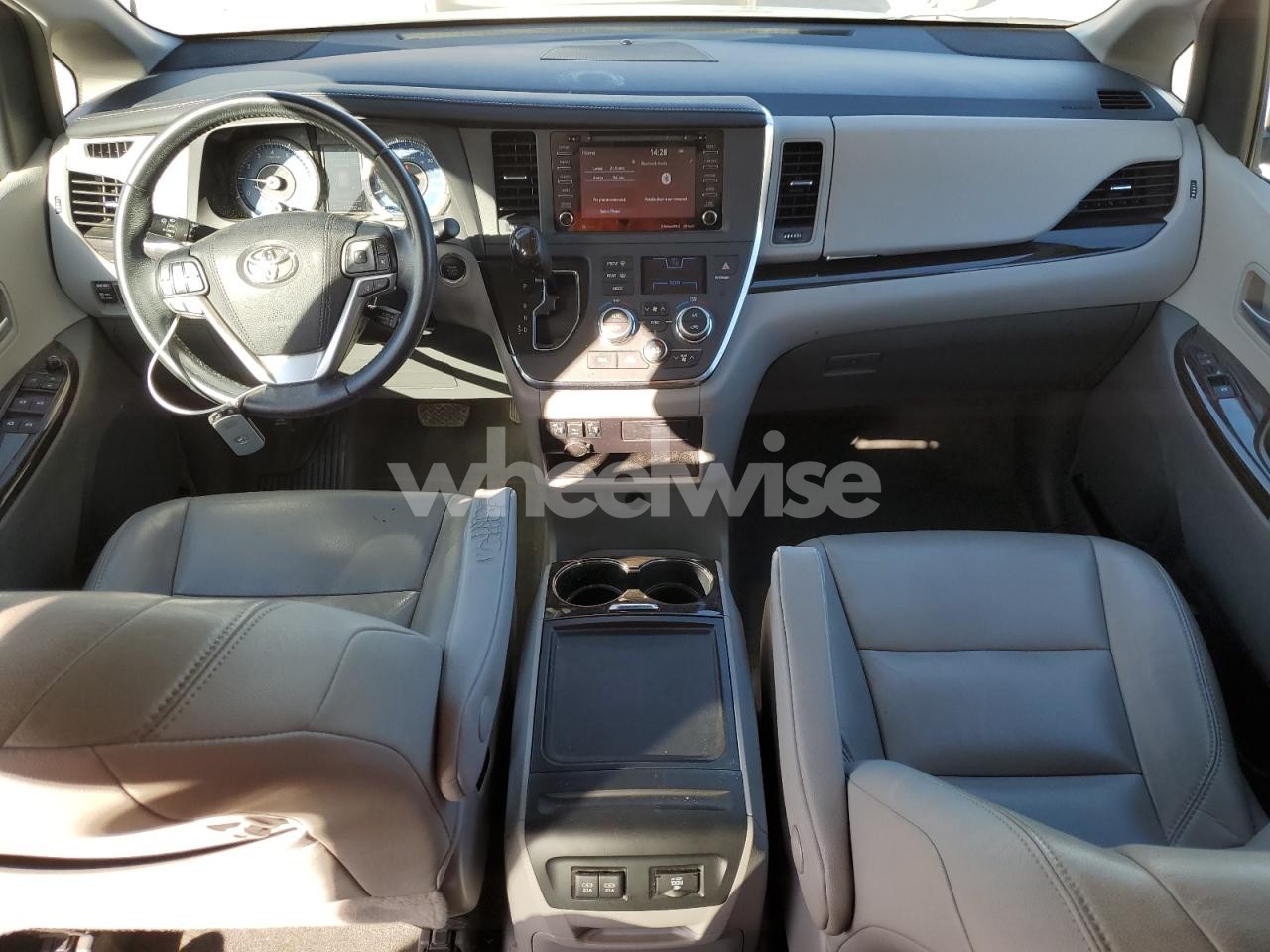 Photo 8 of 2018 TOYOTA SIENNA XLE (VIN 5TDYZ3DC5JS947984)