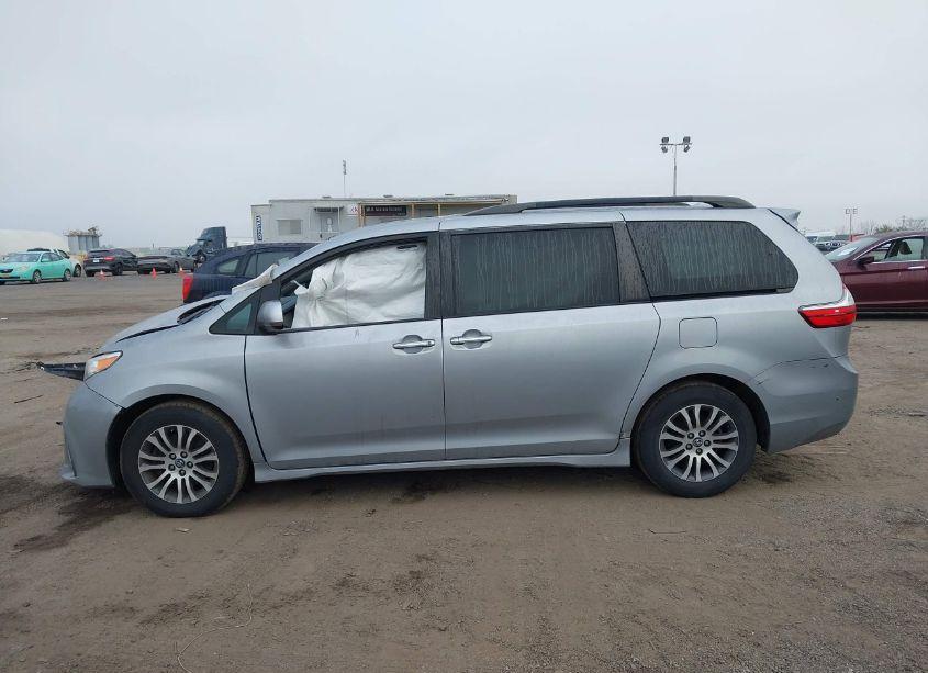 Photo 14 of 2018 Toyota Sienna XLE 8 PASSENGER (VIN 5TDYZ3DC5JS952571)