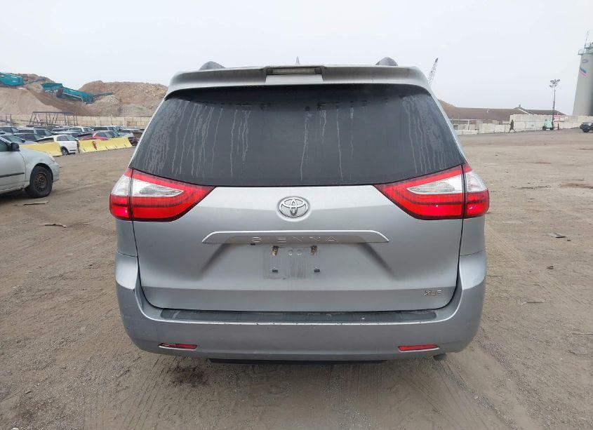 Photo 16 of 2018 Toyota Sienna XLE 8 PASSENGER (VIN 5TDYZ3DC5JS952571)