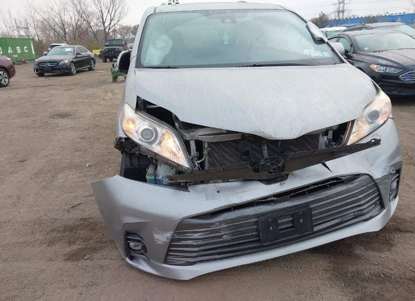 Photo 17 of 2018 Toyota Sienna XLE 8 PASSENGER (VIN 5TDYZ3DC5JS952571)