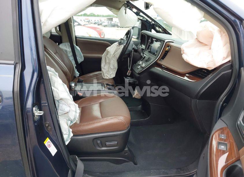 Photo 5 of 2019 Toyota Sienna LIMITED PREMIUM 7 PASSENGER (VIN 5TDYZ3DC5KS003944)