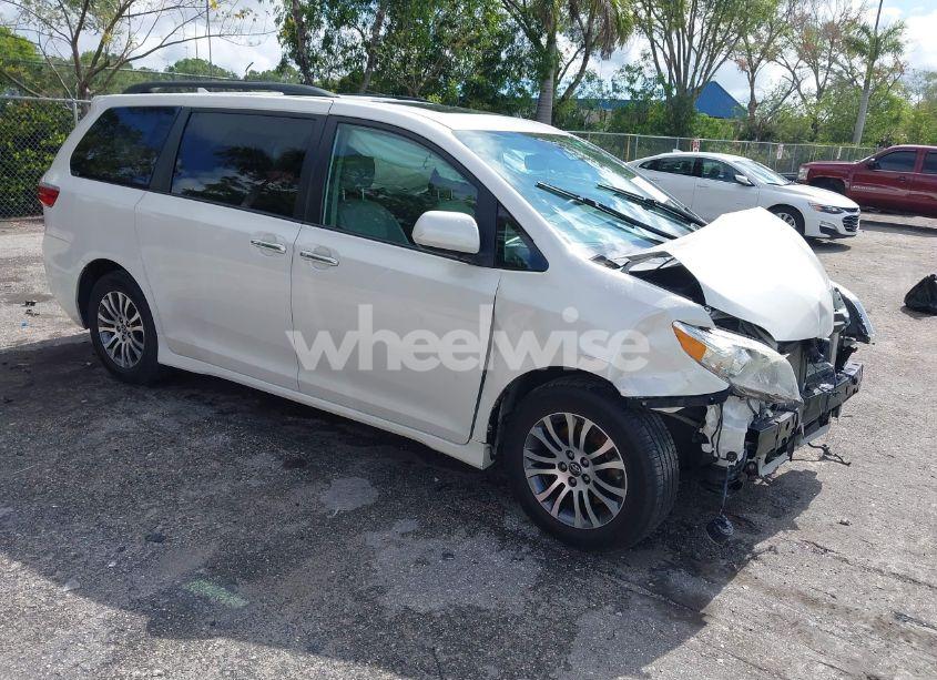 2020 Toyota Sienna XLE (VIN 5TDYZ3DC5LS029364) main photo