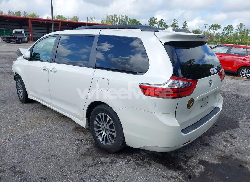 Photo 3 of 2020 Toyota Sienna XLE (VIN 5TDYZ3DC5LS029364)