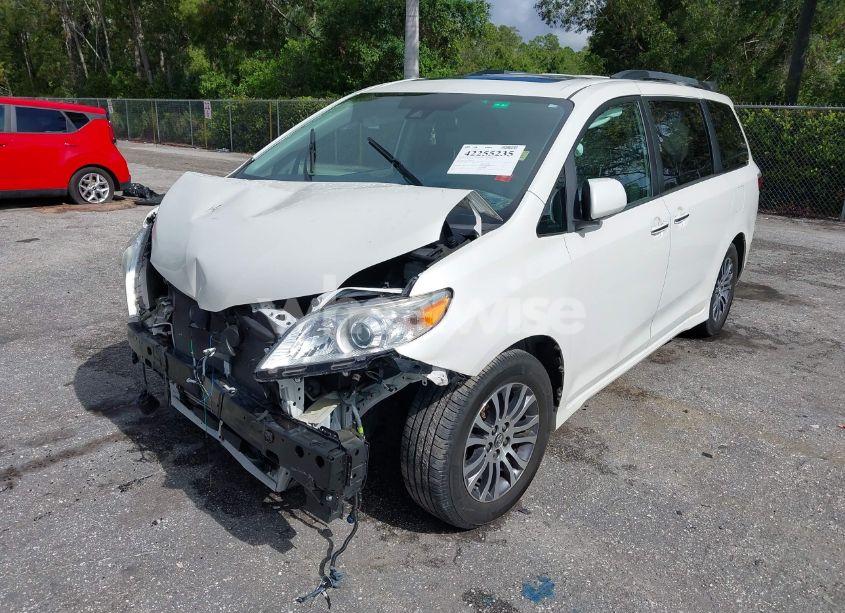Photo 6 of 2020 Toyota Sienna XLE (VIN 5TDYZ3DC5LS029364)