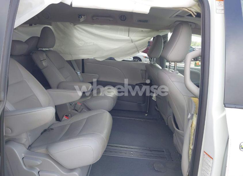 Photo 8 of 2020 Toyota Sienna XLE (VIN 5TDYZ3DC5LS029364)