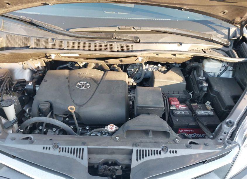 Photo 10 of 2020 Toyota Sienna XLE (VIN 5TDYZ3DC5LS044530)