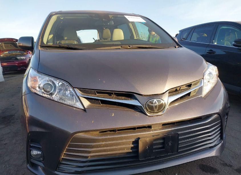 Photo 12 of 2020 Toyota Sienna XLE (VIN 5TDYZ3DC5LS044530)