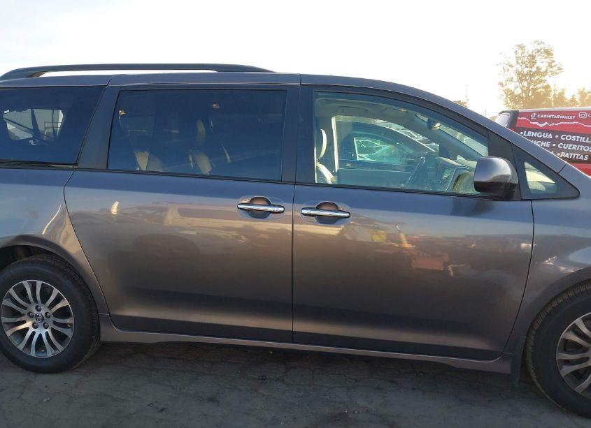 Photo 13 of 2020 Toyota Sienna XLE (VIN 5TDYZ3DC5LS044530)