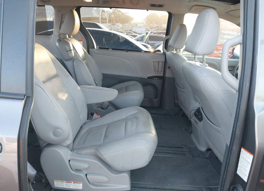 Photo 8 of 2020 Toyota Sienna XLE (VIN 5TDYZ3DC5LS044530)