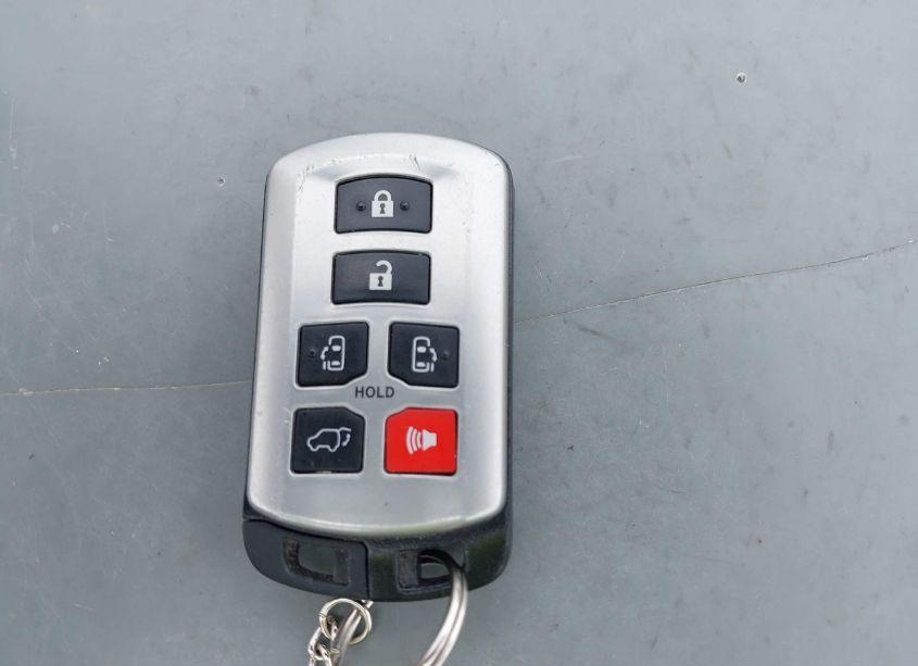 Photo 11 of 2020 Toyota Sienna XLE (VIN 5TDYZ3DC5LS049176)