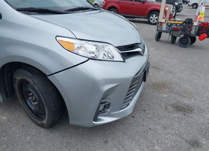 Photo 13 of 2020 Toyota Sienna XLE (VIN 5TDYZ3DC5LS049176)