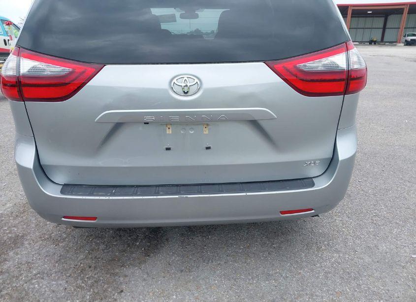 Photo 14 of 2020 Toyota Sienna XLE (VIN 5TDYZ3DC5LS049176)