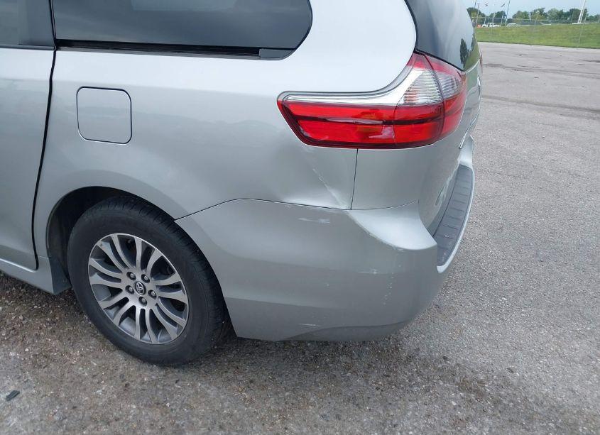 Photo 6 of 2020 Toyota Sienna XLE (VIN 5TDYZ3DC5LS049176)