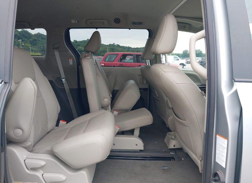 Photo 8 of 2020 Toyota Sienna XLE (VIN 5TDYZ3DC5LS049176)