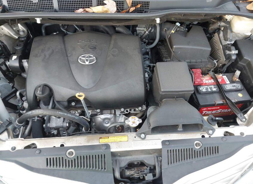 Photo 10 of 2017 Toyota Sienna LIMITED PREMIUM 7 PASSENGER (VIN 5TDYZ3DC6HS768749)