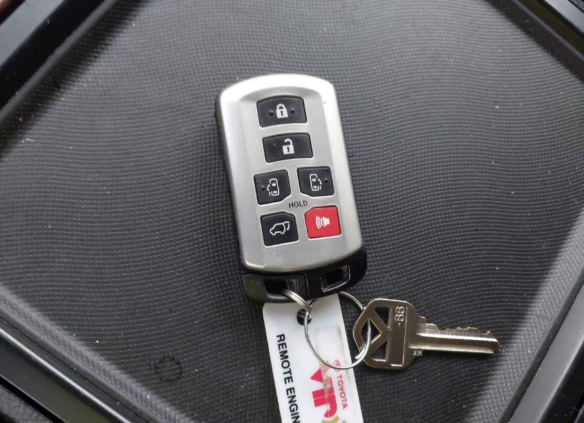 Photo 11 of 2017 Toyota Sienna LIMITED PREMIUM 7 PASSENGER (VIN 5TDYZ3DC6HS768749)