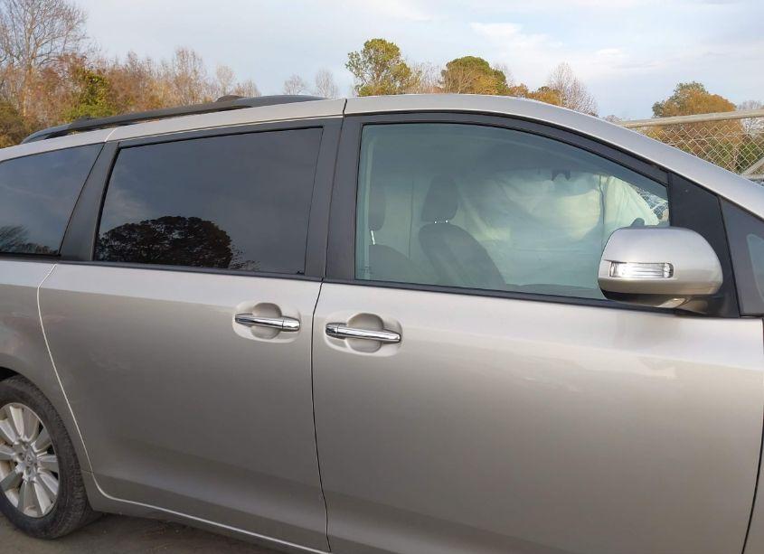 Photo 13 of 2017 Toyota Sienna LIMITED PREMIUM 7 PASSENGER (VIN 5TDYZ3DC6HS768749)