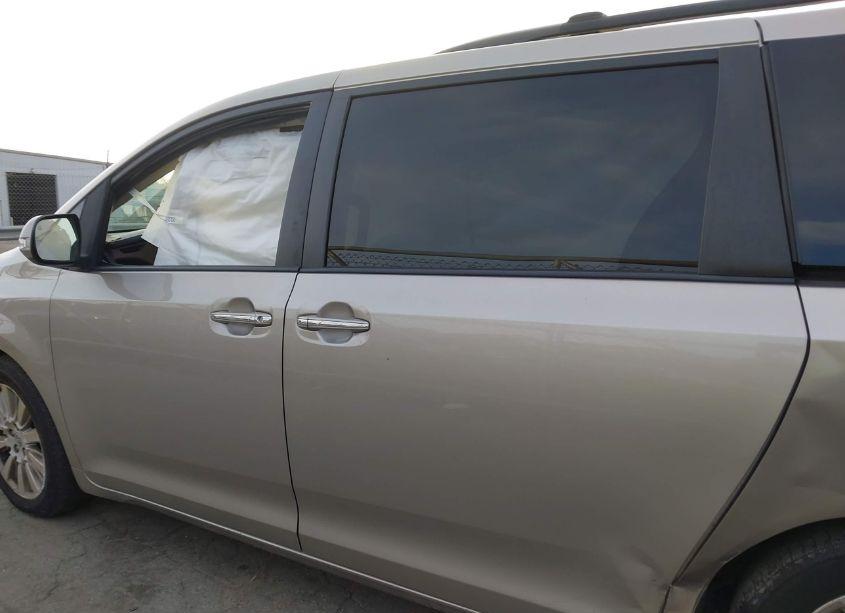 Photo 14 of 2017 Toyota Sienna LIMITED PREMIUM 7 PASSENGER (VIN 5TDYZ3DC6HS768749)