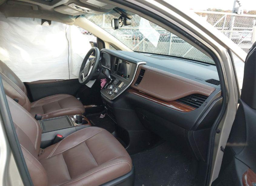 Photo 5 of 2017 Toyota Sienna LIMITED PREMIUM 7 PASSENGER (VIN 5TDYZ3DC6HS768749)