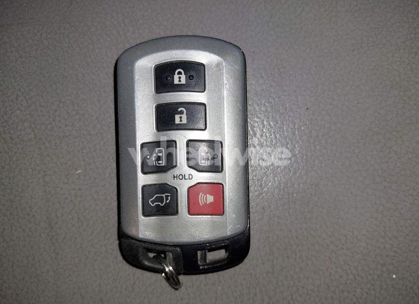 Photo 11 of 2017 Toyota Sienna XLE PREMIUM 8 PASSENGER (VIN 5TDYZ3DC6HS773305)