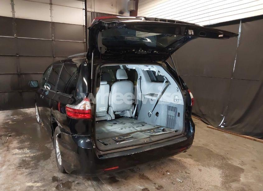 Photo 3 of 2017 Toyota Sienna XLE PREMIUM 8 PASSENGER (VIN 5TDYZ3DC6HS773305)