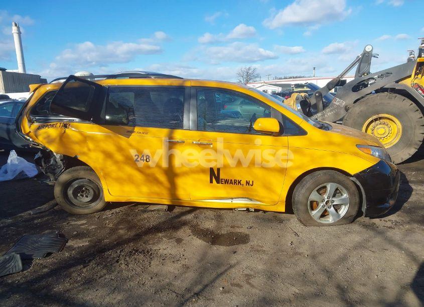 Photo 12 of 2017 Toyota Sienna XLE/LIMITED (VIN 5TDYZ3DC6HS792503)