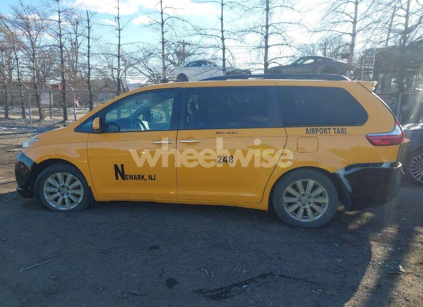 Photo 13 of 2017 Toyota Sienna XLE/LIMITED (VIN 5TDYZ3DC6HS792503)