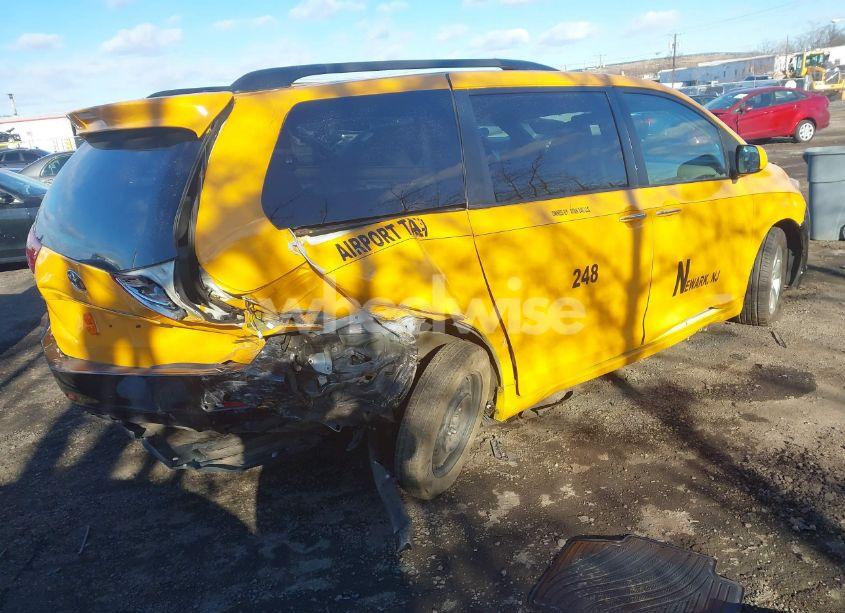 Photo 4 of 2017 Toyota Sienna XLE/LIMITED (VIN 5TDYZ3DC6HS792503)