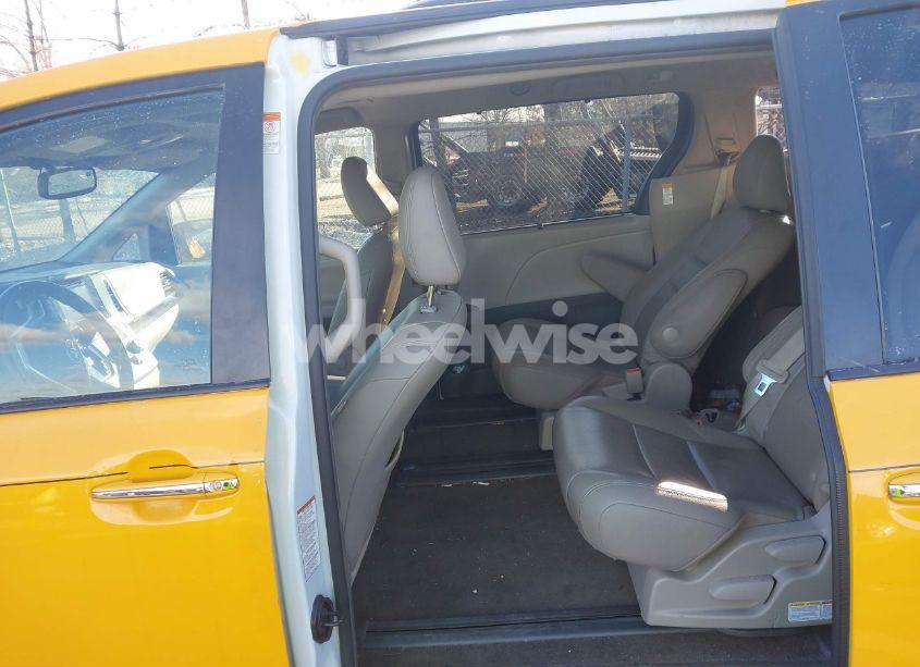 Photo 8 of 2017 Toyota Sienna XLE/LIMITED (VIN 5TDYZ3DC6HS792503)