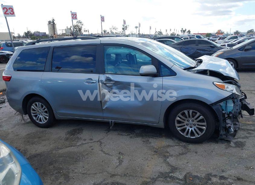 Photo 14 of 2017 Toyota Sienna XLE/LIMITED (VIN 5TDYZ3DC6HS809784)