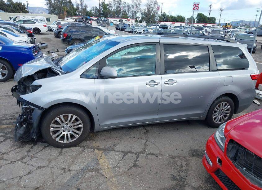 Photo 15 of 2017 Toyota Sienna XLE/LIMITED (VIN 5TDYZ3DC6HS809784)