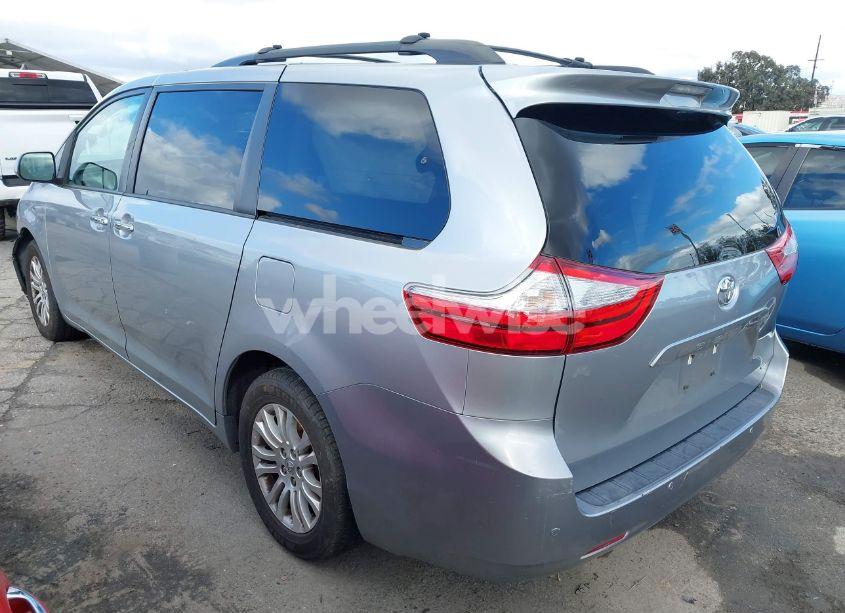 Photo 3 of 2017 Toyota Sienna XLE/LIMITED (VIN 5TDYZ3DC6HS809784)