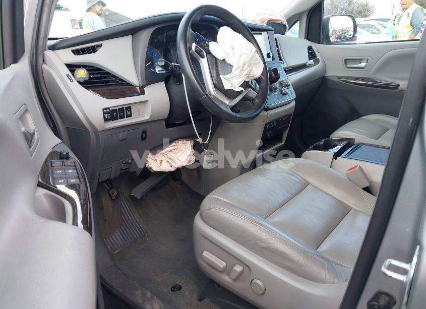 Photo 5 of 2017 Toyota Sienna XLE/LIMITED (VIN 5TDYZ3DC6HS809784)