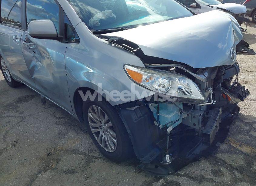 Photo 6 of 2017 Toyota Sienna XLE/LIMITED (VIN 5TDYZ3DC6HS809784)