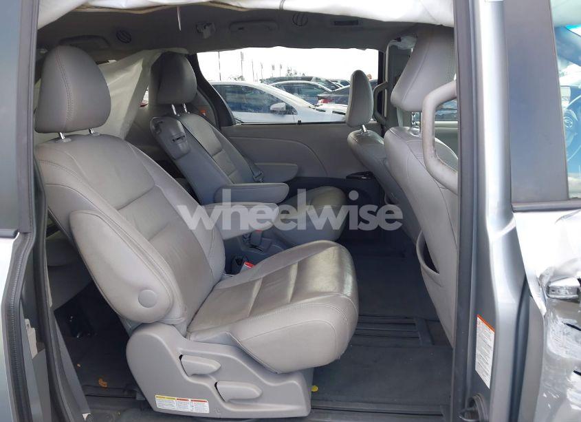 Photo 8 of 2017 Toyota Sienna XLE/LIMITED (VIN 5TDYZ3DC6HS809784)