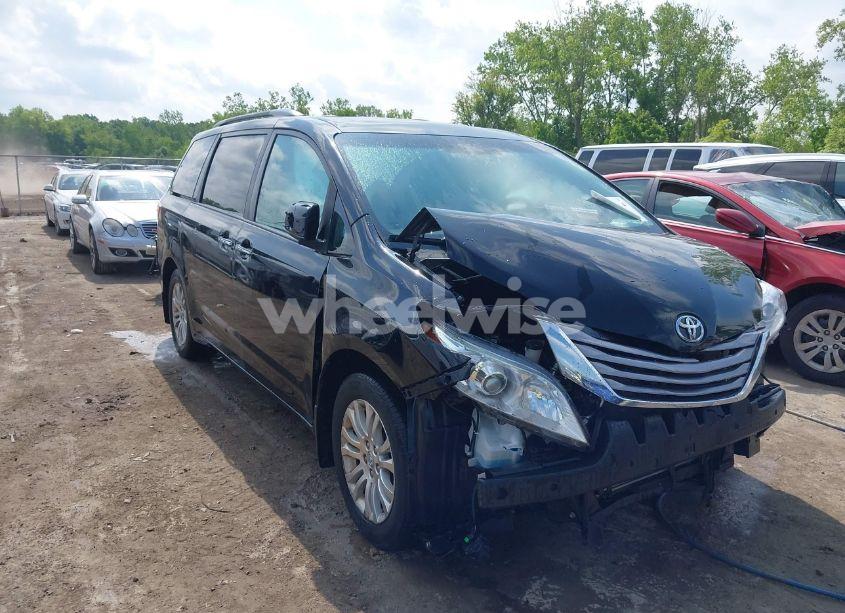 2017 Toyota Sienna XLE PREMIUM 8 PASSENGER (VIN 5TDYZ3DC6HS875509) main photo
