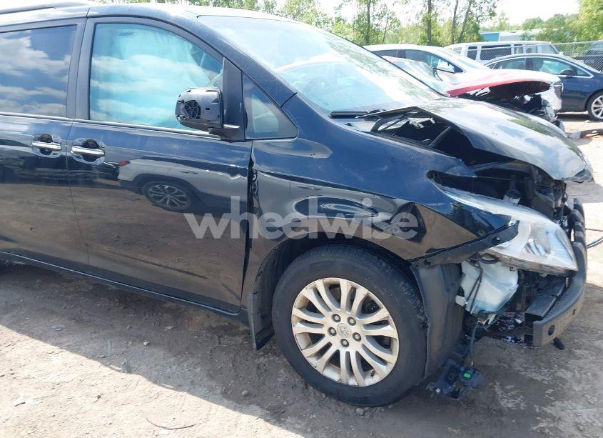 Photo 18 of 2017 Toyota Sienna XLE PREMIUM 8 PASSENGER (VIN 5TDYZ3DC6HS875509)