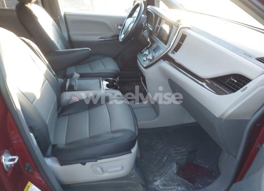 Photo 5 of 2017 Toyota Sienna XLE 8 PASSENGER (VIN 5TDYZ3DC6HS878474)