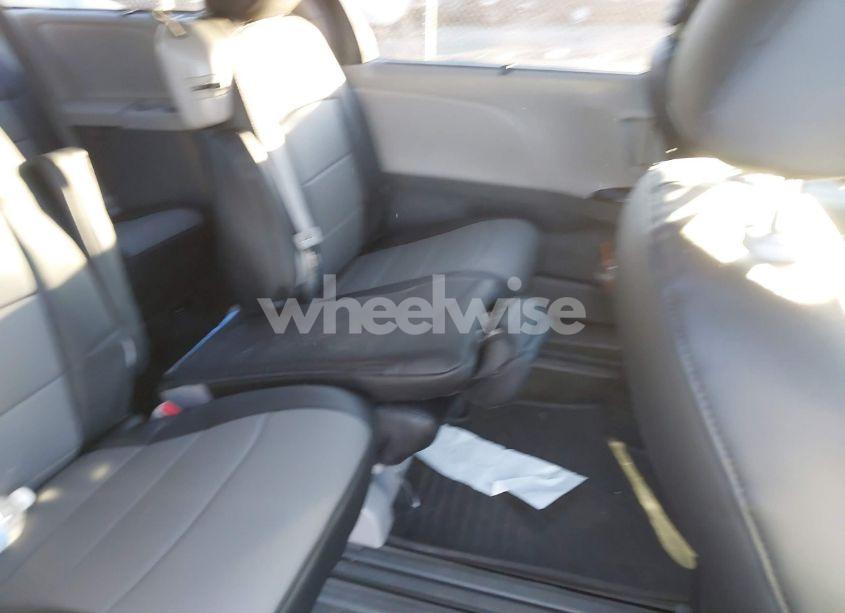 Photo 8 of 2017 Toyota Sienna XLE 8 PASSENGER (VIN 5TDYZ3DC6HS878474)