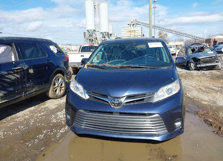 Photo 11 of 2018 Toyota Sienna XLE 8 PASSENGER (VIN 5TDYZ3DC6JS919899)