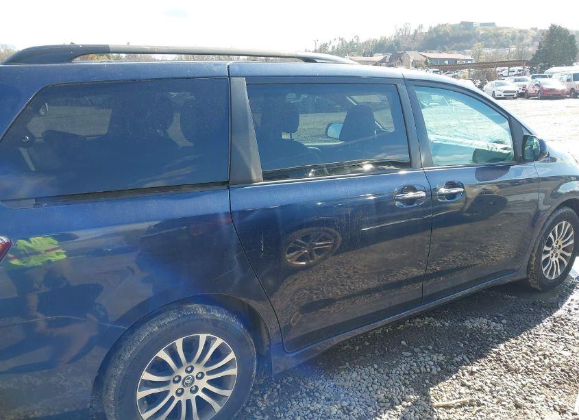 Photo 12 of 2018 Toyota Sienna XLE 8 PASSENGER (VIN 5TDYZ3DC6JS919899)