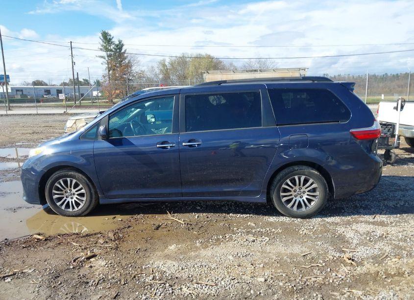 Photo 13 of 2018 Toyota Sienna XLE 8 PASSENGER (VIN 5TDYZ3DC6JS919899)