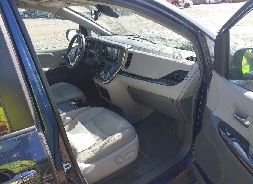 Photo 5 of 2018 Toyota Sienna XLE 8 PASSENGER (VIN 5TDYZ3DC6JS919899)