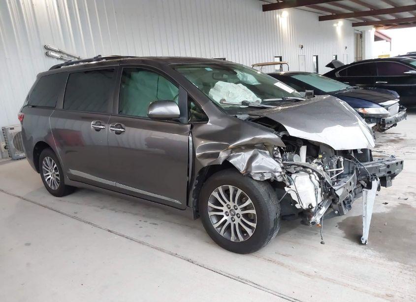 2018 Toyota Sienna XLE/XLE PREMIUM/LIMITED/LIMITED PREMIUM (VIN 5TDYZ3DC6JS930059) main photo