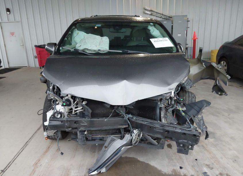 Photo 11 of 2018 Toyota Sienna XLE/XLE PREMIUM/LIMITED/LIMITED PREMIUM (VIN 5TDYZ3DC6JS930059)