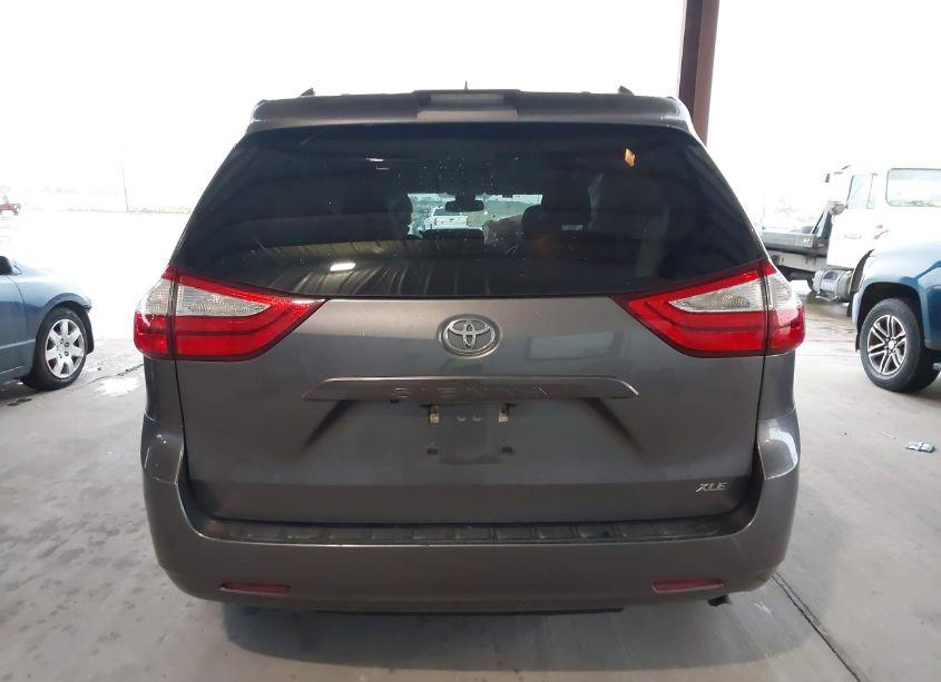 Photo 15 of 2018 Toyota Sienna XLE/XLE PREMIUM/LIMITED/LIMITED PREMIUM (VIN 5TDYZ3DC6JS930059)