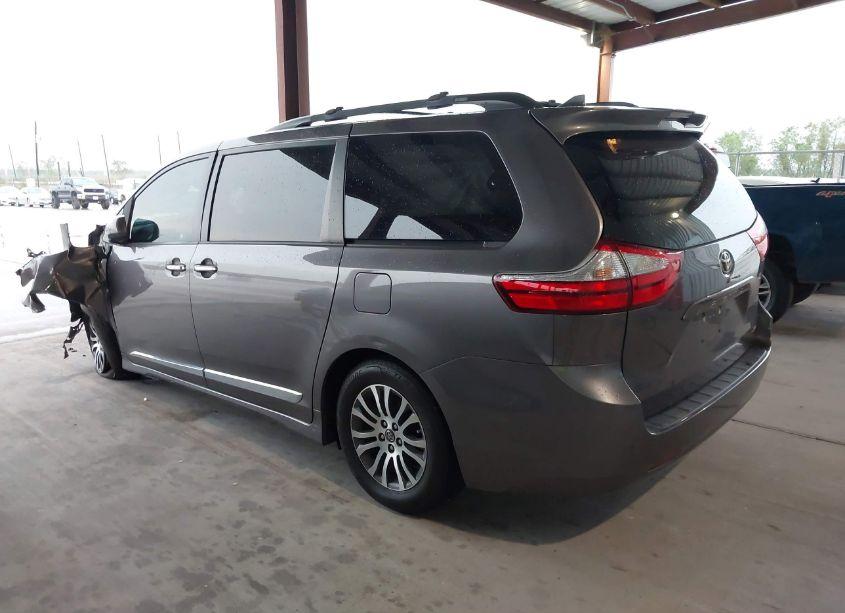 Photo 3 of 2018 Toyota Sienna XLE/XLE PREMIUM/LIMITED/LIMITED PREMIUM (VIN 5TDYZ3DC6JS930059)