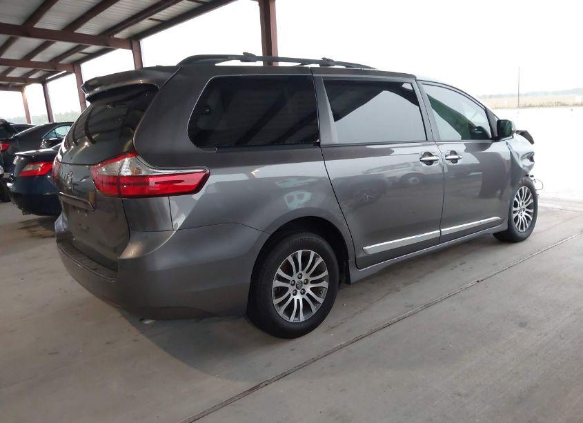 Photo 4 of 2018 Toyota Sienna XLE/XLE PREMIUM/LIMITED/LIMITED PREMIUM (VIN 5TDYZ3DC6JS930059)