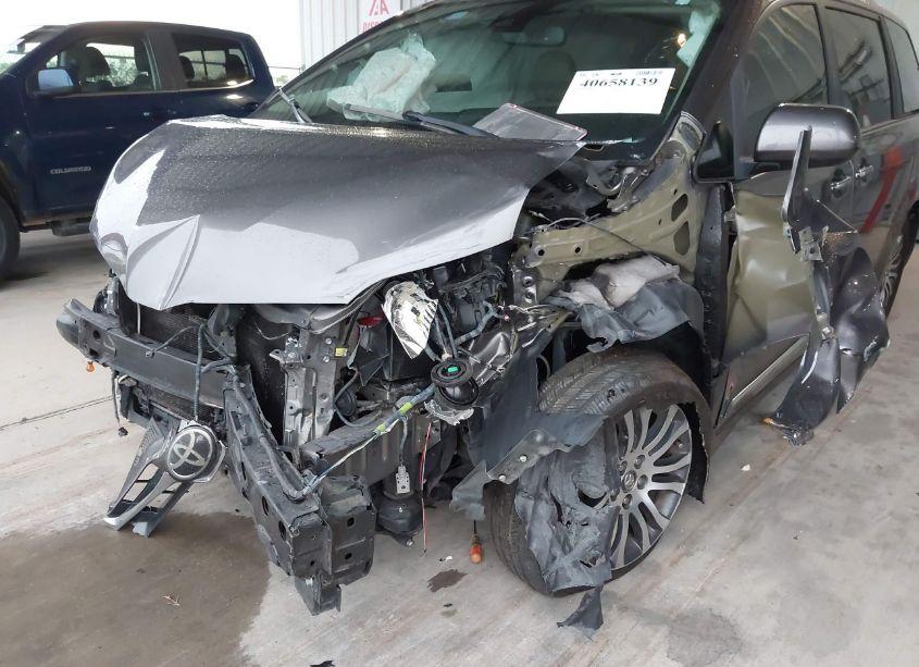 Photo 6 of 2018 Toyota Sienna XLE/XLE PREMIUM/LIMITED/LIMITED PREMIUM (VIN 5TDYZ3DC6JS930059)