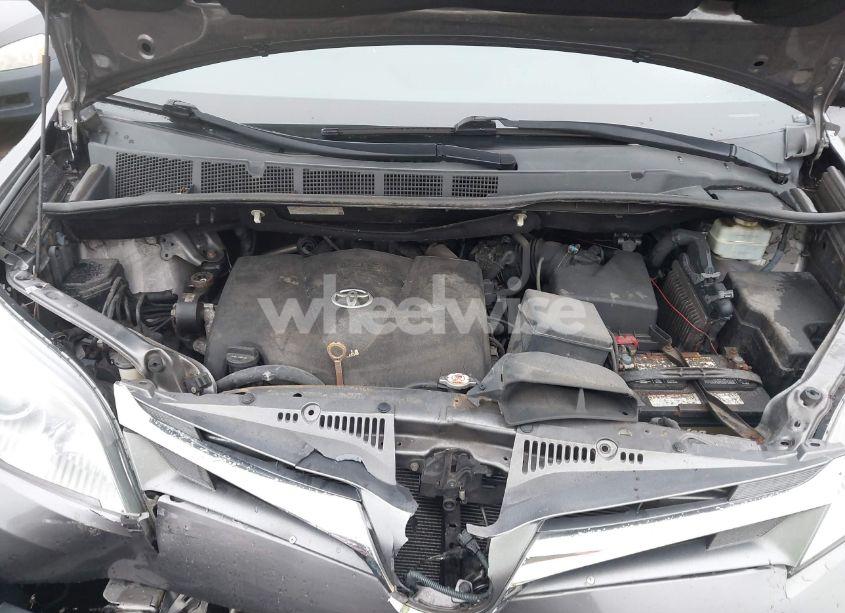 Photo 10 of 2018 Toyota Sienna LIMITED 7 PASSENGER/LIMITED PREMIUM 7 PASSENGER/XLE 7 PASSENGER/XLE 8 PASSENGER (VIN 5TDYZ3DC6JS930546)